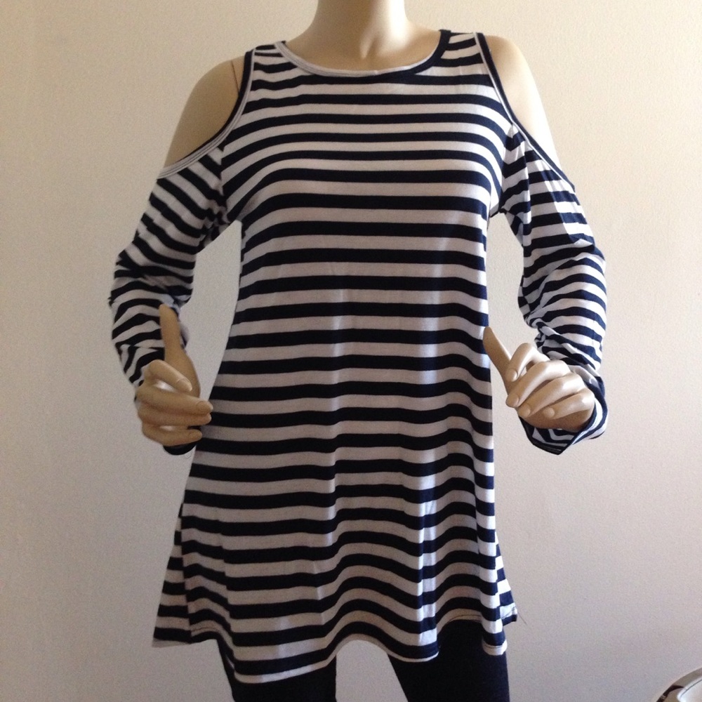 100% Cotton! Unique Open Shoulder Striped top - Picture 4 of 5